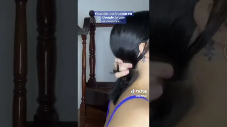 Tiktok Thot kék bikiniben
 – videó