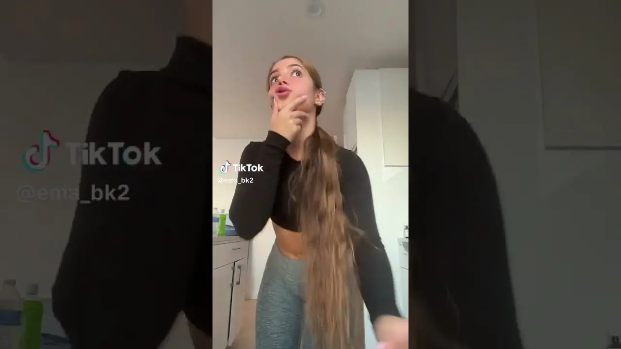 Tiktok Thot leggingsben ugrál
– videó