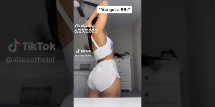 Tiktok Thots fehérben táncol
– videó