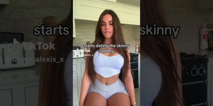 TiktokThot Tight White Tanktopban
– videó