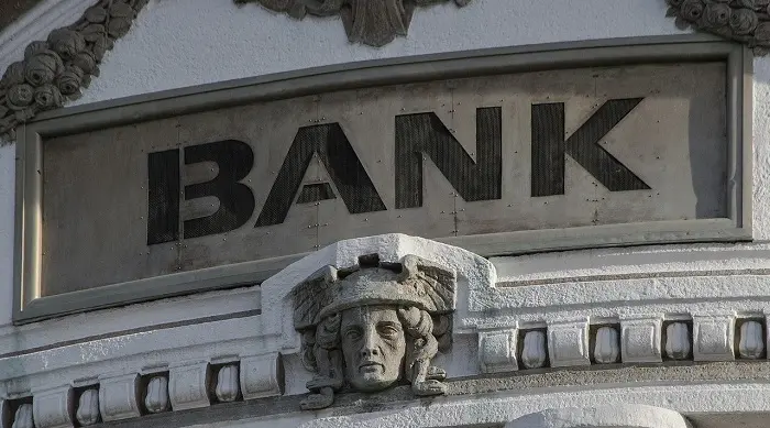 12 ember, aki szerint egy bankban is bármi előfordulhat…