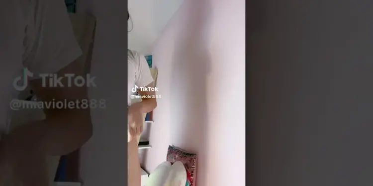 TIKTOK THOT MEGLEPETÉSVEL
– videó