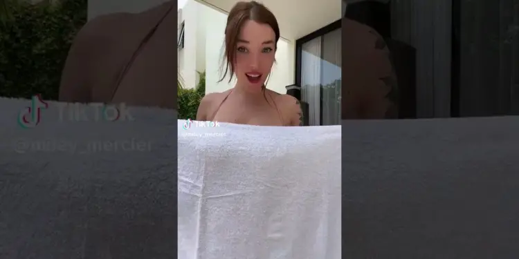 Tiktok Thot leejtő törölköző
– videó