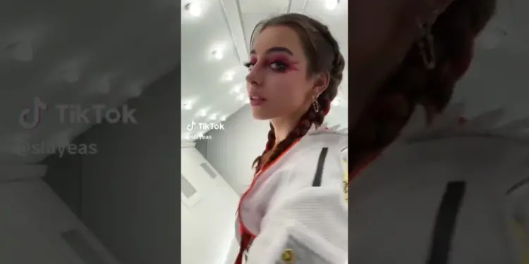 Tiktok Thots Cosplaying Loba Apex Legends
– videó