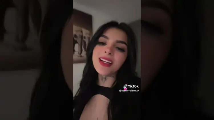 Tiktok Thots fekete ruhában
– videó