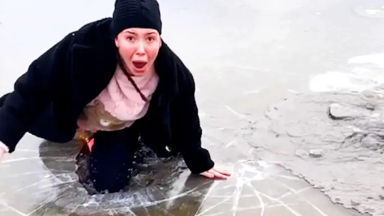 Felnőttek hülyének lenni |  Próbálj meg nem nevetni
 – videó