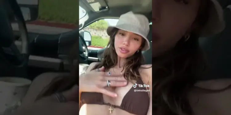 TIKTOK THOT BARNA FÜRDŐRUHÁBAN
– videó