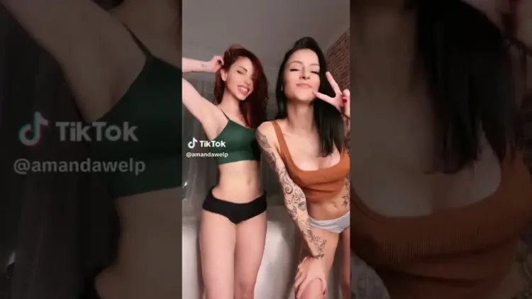 TIKTOK THOTS PÓZOL
 – videó