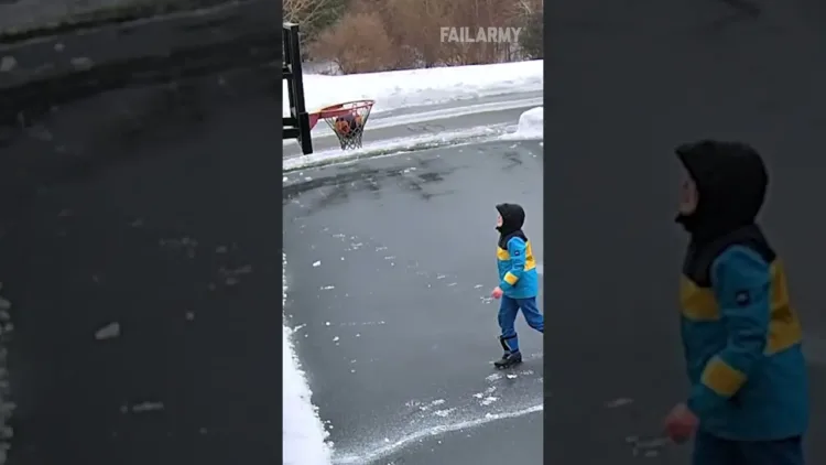 Létezik olyan, hogy „túl hideg” ahhoz, hogy kint játsszunk?  🏀🥶 #kosárlabda #cctv
 – videó