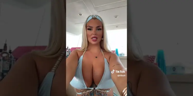 Tiktok Thot égszínkékben
– videó