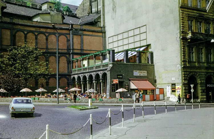 Budapest, Clark Ádám tér, Lánchíd eszpresszó, 1977.
FORTEPAN