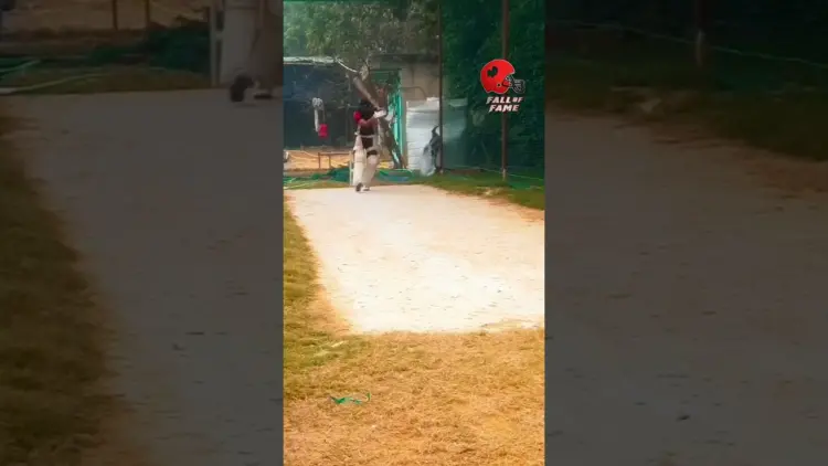 Cricket Batsman széttör egy víztartályt
– videó