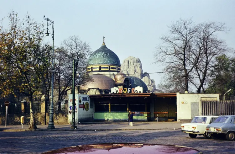 Budapest, Városliget, Állatkerti krt., Büfé a Fővárosi Nagycirkusz mellett, 1974…