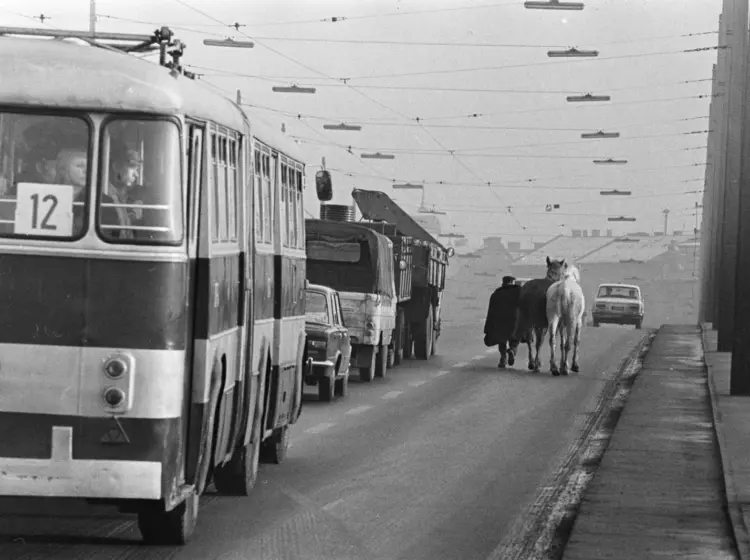 Budapest, a Petőfi hídon, 1976.
FORTEPAN