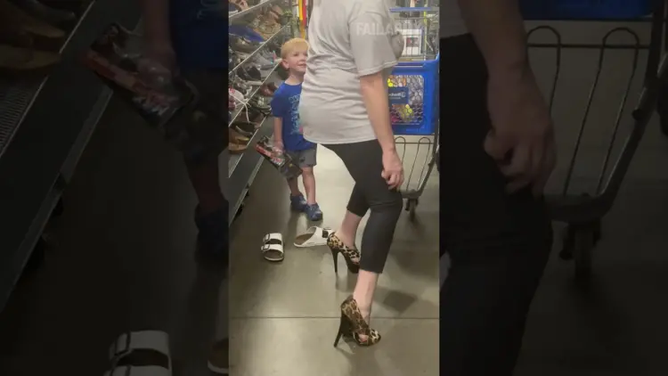 Egy új sarkú cipőt próbáló nő véletlenül eltöri
– videó
