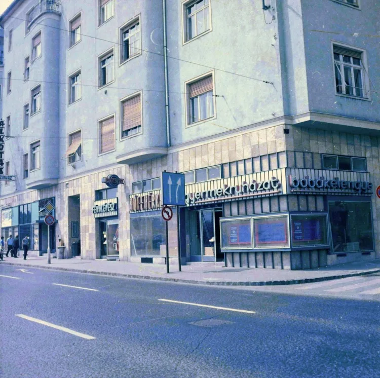 1970-es évek.  Budapest, az Alkotás utca a Ráth György utcánál.
FŐFOTÓ