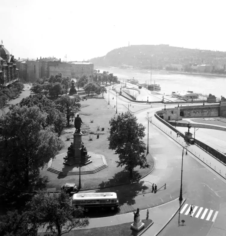 1966.  Budapest, Roosevelt (Széchenyi István) tér.
FŐFOTÓ