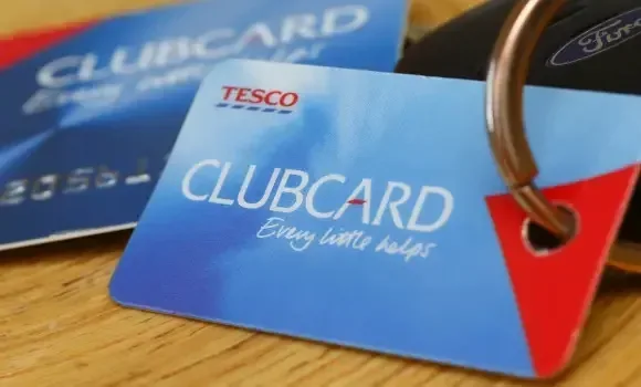 Tesco Clubcard tulajdonosok, figyelem! Így változik a kedvezmények érvényesítése