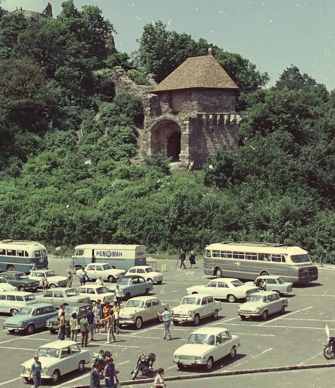 Visegrádi Fellegvár parkolója, 1960-as évek.
 FŐFOTÓ