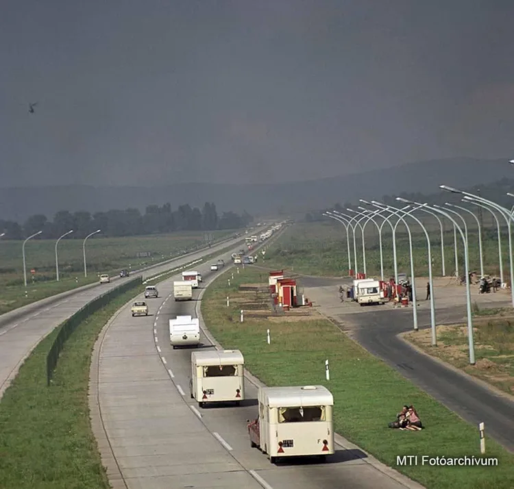 M7-es autópálya a Balaton felé. Valamikor régen.