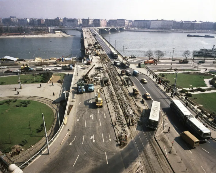 1978.  Bp., a Margit híd rekonstrukciója, a budai hídfő átépítése.
BRK