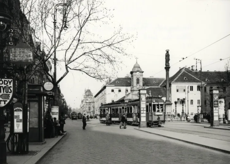 1930-as évek.  Bp., Rákóczi út a Rókus kórházzal.