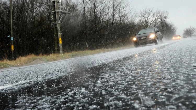 Brutális ónos eső és havazás csap le – Figyelmeztetés és időjárás előrejelzés